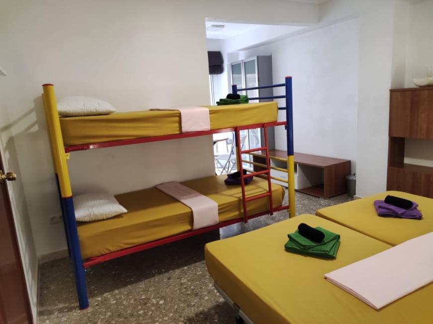 35-4- Комната В Квартире С Раздельными Кроватями И Холодильником Для От 1 До 5 Человек В Центре Аликанте Alicante Exteriér fotografie